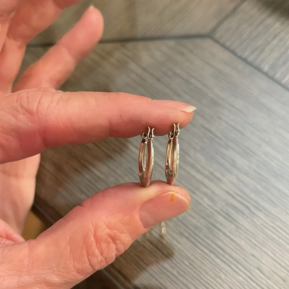 Vintage Sterling Silver Small Puffy Hoop Earrings